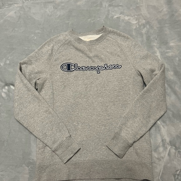 🌸Champion Gray Crew Neck Sweater - Picture 1 of 5